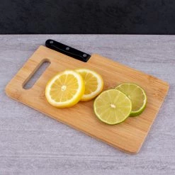 Hot Sale 🎉 Bars Cutting Board With Built-in Knife - Bamboo 🛒 -Bars Shop cuttingboard with knife scene1 800x