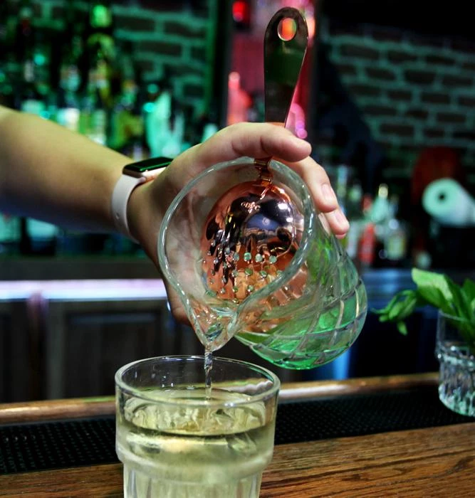 Outlet ๐ Bars Cocktail Mixing Glass With Oleaโข Copper Plated Julep Strainer - Diamond Pattern ๐ 6 Outlet ๐ Bars Cocktail Mixing Glass With Oleaโข Copper Plated Julep Strainer - Diamond Pattern ๐ - Image 4